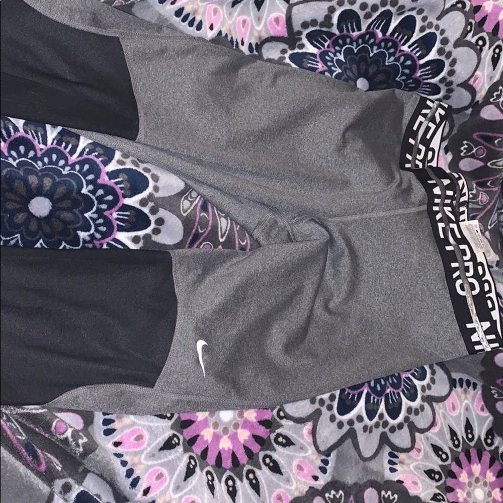 Nike pro, dri fit, cropped leggings. Size small!